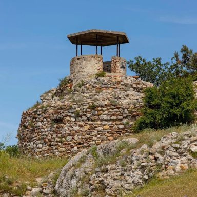 Rest der Burg Isari